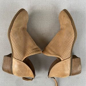 Size 8. Good condition